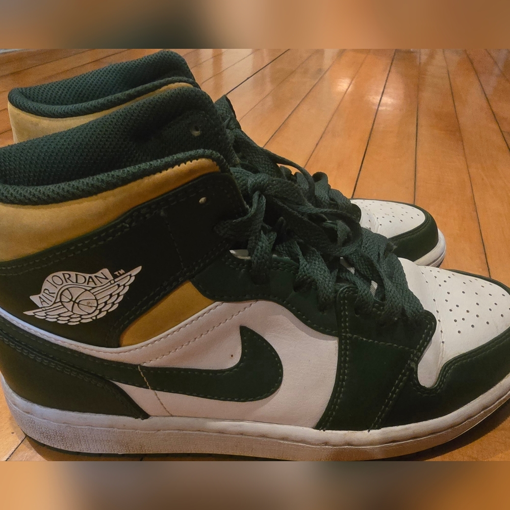 Air Jordan 1 Mid Sonics Youth Boys 7, Fits Womens 8-8  Beautiful Condition